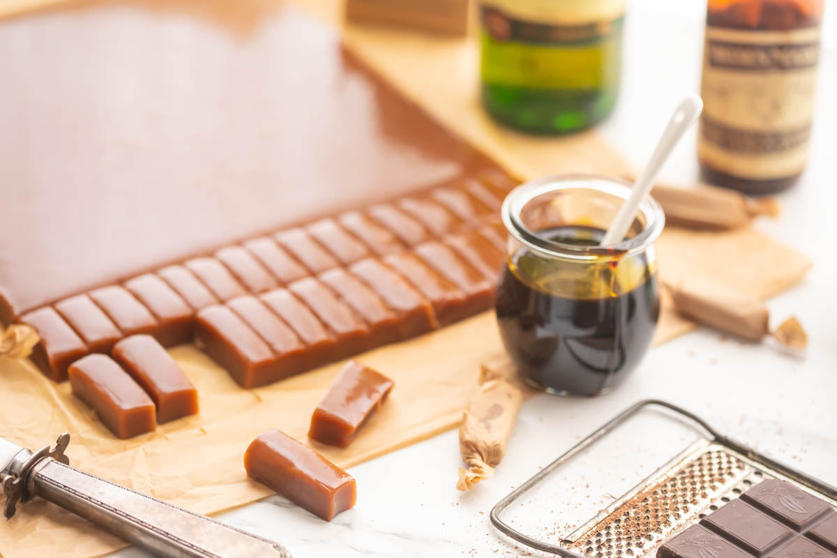 Smooth handmade caramel with no sugar crystallization after small batch cooking